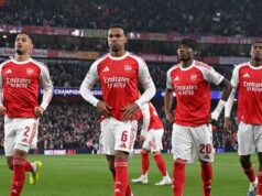 Správy z Arsenalu: Neúprosný dopyt Williama Salibu v pretekoch o titul tímovým kolegom, ako volali tri hviezdy William Saliba z Arsenalu pred zápasom Premier League medzi Manchestrom City a Arsenalom na Etihad Stadium 19. apríla 2026 v anglickom Manchestri.