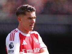 Správy z Arsenalu: Zatracujúci verdikt Victora Gyokeresa, keďže Mikel Arteta dostáva pokyny od Maxa Dowmana Viktor Gyokeres počas zápasu Arsenal vs Bournemouth