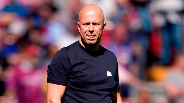 Tréner Liverpoolu Arne Slot má na mysli prestupy