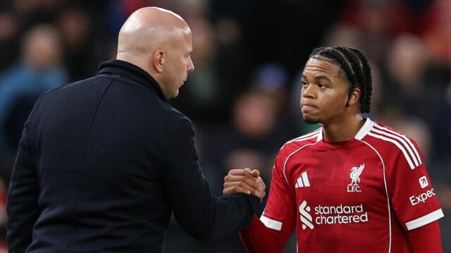 Mohamed Salah z Liverpoolu oslavuje druhý gól svojho tímu počas zápasu Premier League medzi Liverpoolom a Fulhamom na Anfielde.