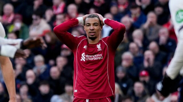 Liverpoolčan Hugo Ekitike ľutuje nevyužitú šancu počas zápasu Premier League na Anfielde v Liverpoole. Dátum fotografie: sobota 28.2.2026.