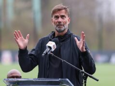 Správy z Liverpoolu: Jurgen Klopp posiela správu o kúpe Arneho Slotu ako kľúčového spojenca, ktorý by mohol odísť Jurgen Klopp, šéf Red Bull Global Soccer, hovorí počas oficiálneho otvorenia nových tréningových zariadení Red Bulls v New Yorku 22. apríla 2026
