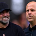 Legendárny manažér Liverpoolu Jurgen Klopp a jeho nástupca na Anfielde Arne Slot