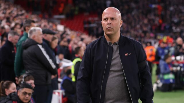 Arne Slot pred zápasom štvrťfinále 2025/2026 Ligy majstrov UEFA medzi Liverpool FC a Paris Saint-Germain FC na Anfielde. 