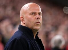 Správy z Liverpoolu: Päť hráčov ponúklo na predaj, keď sa objavil postoj Arneho Slotu Arne Slot sa pozerá