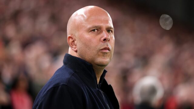 Správy z Liverpoolu: Päť hráčov ponúklo na predaj, keď sa Arne Slot sa pozerá