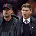 Steven Gerrard sa pozerá