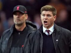 Správy z Liverpoolu: Verdikt o znovuzjednotení Jurgena Kloppa bol odoslaný, keď Steven Gerrard nalieha na klubového hrdinu, aby sa otočil Steven Gerrard sa pozerá