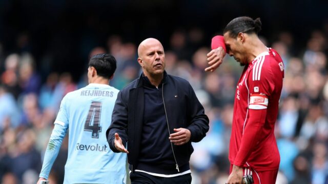 Správy z Liverpoolu: Virgil van Dijk ukazuje prstom za pohárovým Virgil van Dijk