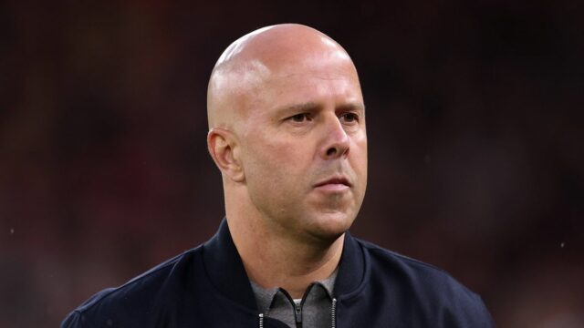 Správy z Liverpoolu: Zranenie Huga Ekitike zasiahlo plány na prestup, Arne Slot