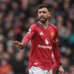 Bruno Fernandes z Manchestru United reaguje počas zápasu Premier League medzi Manchestrom United a Aston Villa na Old Trafford, Manchester, Spojené kráľovstvo, 15. marca 2026.