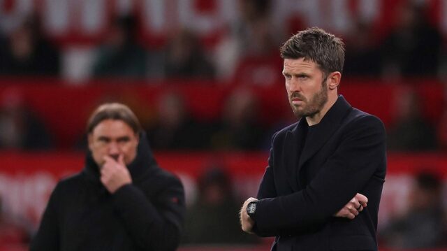 Manuel Ugarte z Manchestru United oslavuje s Casemirom