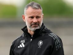 Správy z Man Utd: Letný prestupový trik vo výške 100 miliónov libier sa opakuje, pretože Ryan Giggs požaduje Ryan Giggs