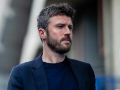 Správy z Man Utd: Michael Carrick povedal, aby priviedol späť hviezdu 72 miliónov libier, keď Patrice Evra priznal prekvapenie Dočasný manažér Michael Carrick z Manchestru United prichádza pred zápasom Premier League medzi Chelsea a Manchestrom United na Stamford Bridge 18. apríla 2026 v Londýne v Anglicku.