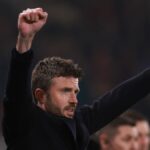 Hlavný tréner Manchestru United Michael Carrick oslavuje