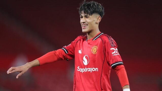 Futbalista Manchestru United JJ Gabriel body na futbalovom ihrisku