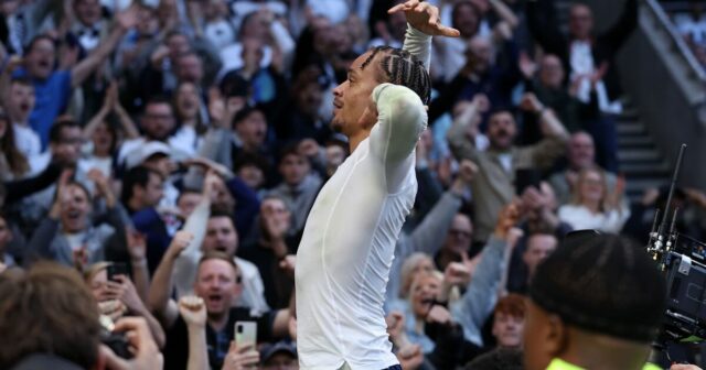 Spurs dostal penaltový verdikt, keďže Simonsovo oslavné pravidlo zmenilo dopyt | Futbal | Šport
