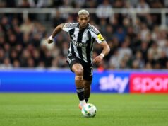 Štartér Newcastlu United suspendovaný pre súboj s Arsenalom Štartér Newcastlu United suspendovaný pre súboj s Arsenalom