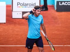 Stefanos Tsitsipas sa zapája do ostrej výmeny s rozhodcom počas napínavého zápasu v Madride Download app from appStore