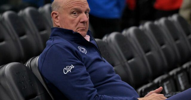 Steve Ballmer odsúdil ponuku spoluzakladateľa Aspiration na mierny trest
