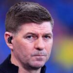 Steven Gerrard sa po 'krutom' momente proti PSG rozplakal do hviezdy Liverpoolu | Futbal | Šport