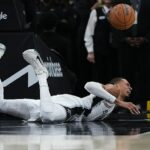 Superhviezda San Antonia Spurs Victor Wembanyama udrel hlavou na kurt