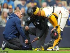 Strašidelný moment, veterán MLB rozhodca vylúčil hru po tom, čo ho z tesnej blízkosti zasiahla faulová lopta z rýchlosti 100 míľ za hodinu Rozhodca MLB CB Bucknor bol v stredajšom zápase zasiahnutý do masky chybnou loptou rýchlosťou 100 míľ za hodinu.