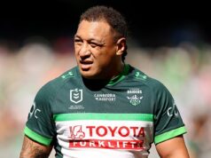 Strážca NRL útočí na odporného trolla, ktorý sa vyhrážal priateľke spoluhráča ASSAULTA a prinútil ich, aby sa ospravedlnili na videu Vymáhač NRL Josh Papalii prinútil online trolla, aby vydal chrapľavé ospravedlnenie vo forme videa po tom, čo sa malý „fanúšik“ vyhrážal, že zaútočí na priateľku tímového kolegu z Canberry Toma Starlinga.