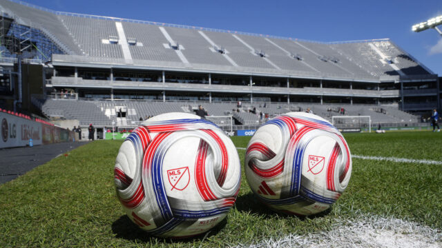 Stredopoliar Manchestru United oficiálne odchádza po 8 rokoch
