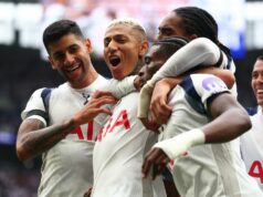 Štyria hráči Tottenhamu bojujú o schválenie Roberta De Zerbiho pred „veľkým“ prestupovým obdobím Richarlison z Tottenhamu Hotspur oslavuje so spoluhráčmi po tom, čo strelil svoj druhý gól na 2:0 počas zápasu Premier League medzi Tottenhamom Hotspur a Burnley na štadióne Tottenham Hotspur 16. augusta 2025 v Londýne v Anglicku.