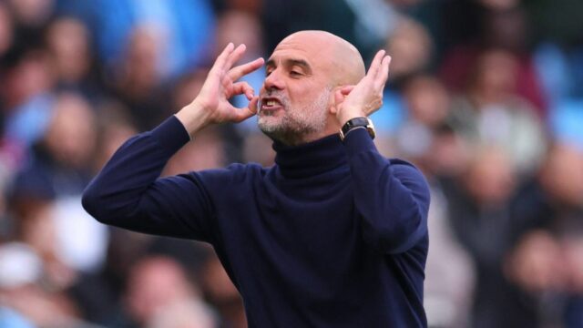   Pep Guardiola Manažér / hlavný tréner Manchestru City reaguje počas zápasu Premier League medzi Manchestrom City a Arsenalom na Etihad Stadium 19. apríla 2026 v Manchestri v Anglicku. 