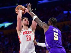 Súhrn NBA: Rockets, Pistons zostávajú nažive vďaka víťazstvám v hre 5 NBA: Play-off-Houston Rockets v Los Angeles Lakers