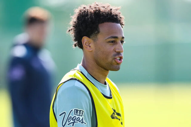 Súpiska USMNT World Cup: Tyler Adams sa vracia ako Folarin LONDÝN, ANGLICKO - 11. apríla: Tyler Adams z Bournemouthu počas zápasu Premier League medzi Arsenalom a Bournemouthom na Emirates Stadium 11. apríla 2026 v Londýne v Anglicku. (Foto Robin Jones - AFC Bournemouth/AFC Bournemouth cez Getty Images)