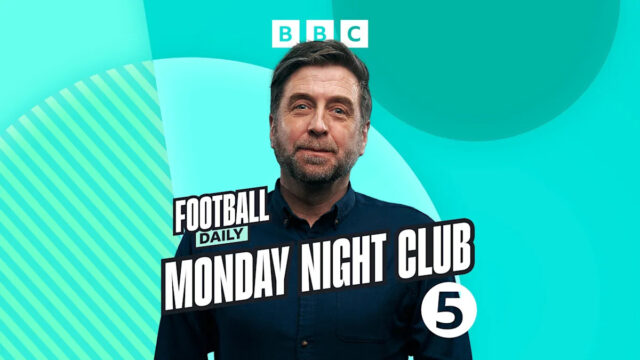 Ružové logo BBC iPlayer na čiernom pozadí