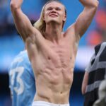 Tajomstvo neuveriteľnej postavy Erlinga Haalanda: Šialený režim s 6 000 kalóriami poháňaný kravskými srdcami, pečeňou a surovým mliekom, terapiou červeným svetlom... a oholenými rukami