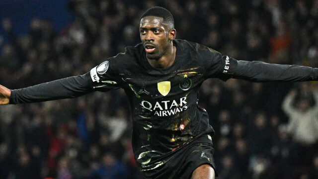 Snímka obrazovky zobrazujúca Hakimiho pozíciu v kabíne, keď strelil úvodný gól PSG pri ich víťazstve 5:0 proti Interu Miláno vo finále Ligy majstrov v minulej sezóne