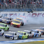 Talladega Superspeedway priťahuje asi 100 000 fanúšikov pred pretekmi Jack Links 500
