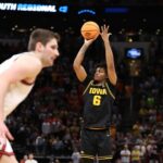 Basketbal NCAA: Turnaj NCAA Elite Eight-South Regional-Iowa v Illinois