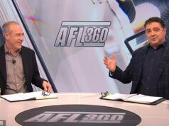 Televízna katastrofa pristihla legendu, ktorá nazvala jednu z najmocnejších žien v Austrálii „ministerkou pre býkov“ Garry Lyon (vpravo) nevedel, že on a spolumoderátor AFL 360 Gerard Whateley (vľavo) boli vo vysielaní, keď v stredu urazil jedného z najvyšších austrálskych politikov.