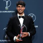 Bieloruská tenistka Aryna Sabalenková pózuje s ocenením Laureus Svetová športovkyňa roka. - Angel Martinez/Getty Images