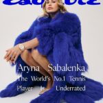 Aryna Sabalenka mala na natáčaní s Esquireom obrovský modrý kožuch a vysoké opätky