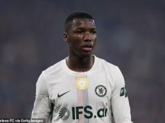 Teraz ĎALŠIA hviezda Chelsea spochybňuje ich budúcnosť! Moises Caicedo sa stal najnovším hráčom Blues, ktorý odmietol vylúčiť odchod po tom, čo sa ho pýtali na Real Madrid po zákaze Enza Fernandeza Teraz ĎALŠIA hviezda Chelsea spochybňuje ich budúcnosť! Moises Caicedo sa stal najnovším hráčom Blues, ktorý odmietol vylúčiť odchod po tom, čo sa ho pýtali na Real Madrid po zákaze Enza Fernandeza