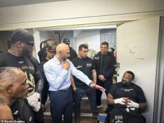 Testosterón bude pumpovať v Londýne, keď sa Deontay Wilder postaví Derekovi Chisorovi… a tu je perfektný (aj keď nepravdepodobný) výsledok, vďaka ktorému by mohli spoločne jazdiť do západu slnka, píše JEFF POWELL Chisorina váha na váhe naznačuje skôr slimfest ako test zručností. S hmotnosťou 266,7 libier prišiel nielen o viac ako dva kamene ťažší ako Wilder, ale o 5 libier bol najťažší v jeho kariére.