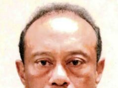 Tiger Woods zajatý vo väzenskej uniforme na čerstvo vydanom zábere, keď lietadlo golfového hrdinu uteká do Zürichu uprostred sľubu, že vyhľadá liečbu Novo vydaný hrnček Tigera Woodsa po jeho druhej DUI minulý týždeň