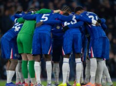 Tím Chelsea Liam Rosenior musí nastúpiť proti Man Utd v zápase určujúcom sezónu Hráči Chelsea v tlačenici pred januárovou remízou s Manchestrom City