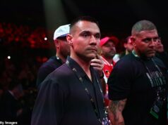 Tim Tszyu urobil šokujúci krok druhýkrát v priebehu niekoľkých mesiacov, keď sa pripravuje na masívny zápas s Američanom Errolom Spenceom Jr. Tim Tszyu sa rozhodol vyhodiť celý svoj tím pred súbojom s Errolom Spenceom Jr