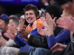 Timothee Chalamet vedie A-listers, ktorí sledujú, ako Knicks utrpeli porážku v play-off NBA… ale priateľka Kylie Jenner nie je na MSG nikde v dohľade Timothee Chalamet sledoval, ako jeho milovaný New York Knicks v pondelok utrpel porážku