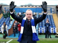 Tony Parkes zomrel vo veku 76 rokov: Alan Shearer vzdáva hold „pánovi Blackburnovi Roversovi“, keď zomrel tréner víťazov Premier League Legendárny bývalý hráč a tréner Blackburnu Tony Parkes na snímke z roku 2020 zomrel vo veku 76 rokov.