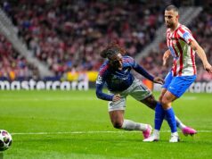 Toto je hlboko zahanbujúca pravda o tom, prečo rozhodcovia nikdy nezrušia VAR. Je to verejné tajomstvo vo futbale, ktoré teraz odhalil IAN LADYMAN – a dôkaz, že Arsenal BOL okradnutý proti Atleticu Madrid Keď rozhodca Danny Makkelie udelil penaltu za faul na Eberechiho Ezeho, pravidlá IFAB stanovujú, že rozhodnutie môže zrušiť iba vtedy, ak išlo o jasnú a zjavnú chybu.