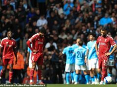 Toto sú tri pokyny, ktoré musí dať Arne Slot svojim hráčom, ak má Liverpool poraziť PSG – a ako mu Chelsea Liama Roseniora poskytla východiskové body pre šokujúci úspech v Paríži Liverpool po sobotňajšej porážke 4:0 od Manchestru City vyzeral zle a čaká ho ďalšia ťažká úloha vonku v Paríži Saint-Germain.